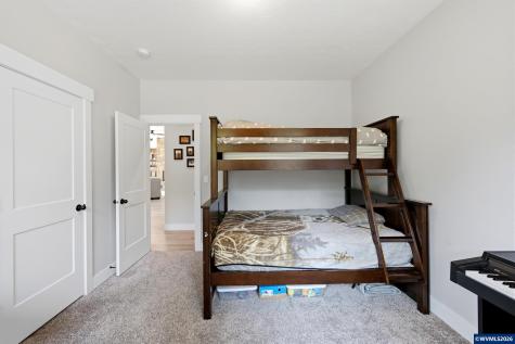 315 Santiam Pointe Lp NE Mill City OR 97360