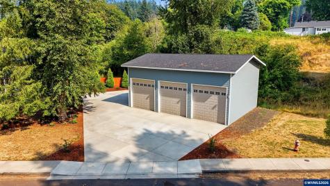 315 Santiam Pointe Lp NE Mill City OR 97360