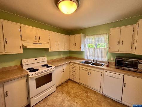 1060 Hickory Street NE Salem OR 97301-7213