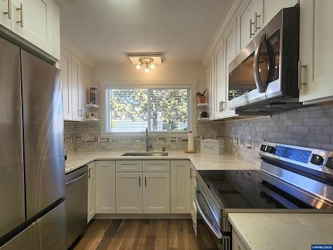 2992 Winslow Way NW Salem OR 97304