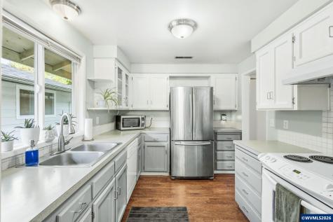 1747 Raywanda Court NE Salem OR 97301