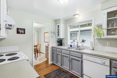 1747 Raywanda Court NE Salem OR 97301