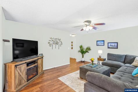 1747 Raywanda Court NE Salem OR 97301