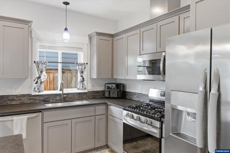 393 NW Denton Avenue Dallas OR 97338