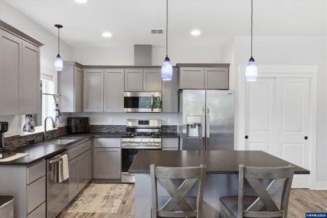 393 NW Denton Avenue Dallas OR 97338