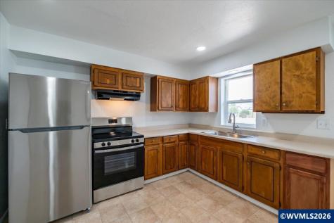 215 N Polk Street Independence OR 97351