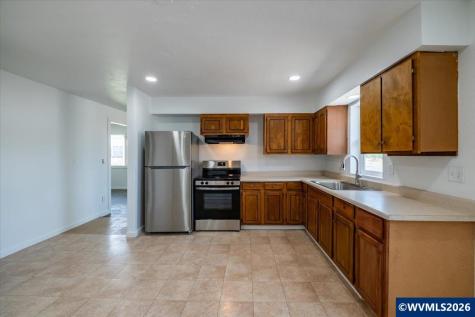215 N Polk Street Independence OR 97351