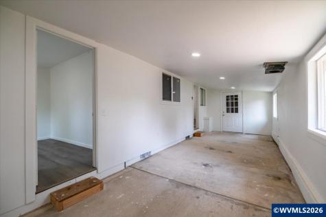215 N Polk Street Independence OR 97351