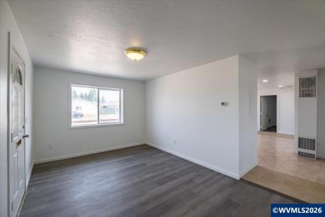 215 N Polk Street Independence OR 97351