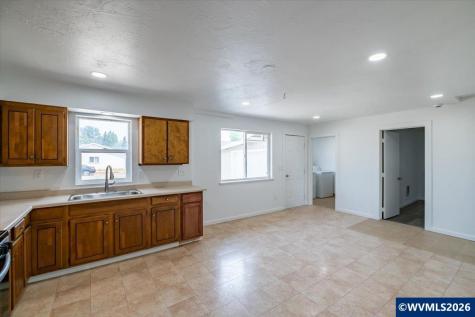 215 N Polk Street Independence OR 97351