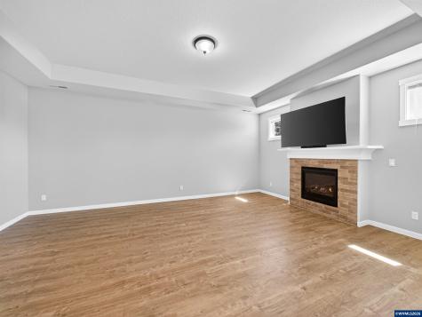 5132 Meteor Avenue NE Salem OR 97305