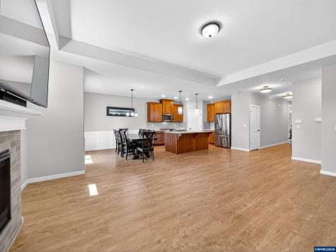 5132 Meteor Avenue NE Salem OR 97305