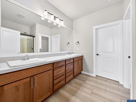 5132 Meteor Avenue NE Salem OR 97305