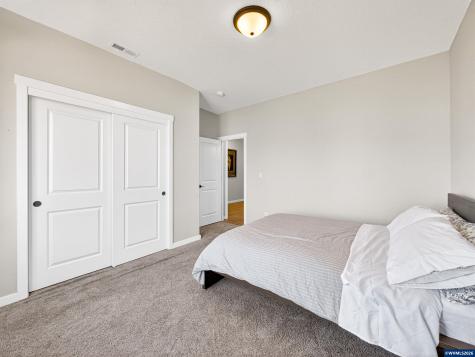 5132 Meteor Avenue NE Salem OR 97305