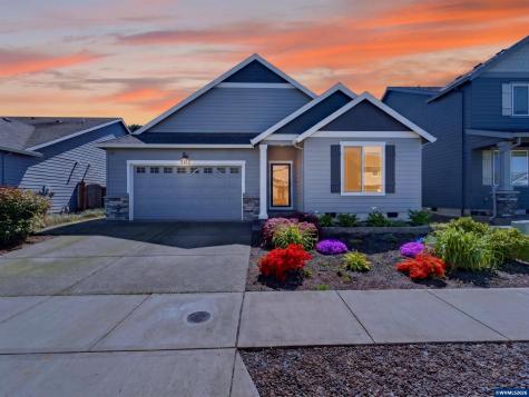 5132 Meteor Avenue NE Salem OR 97305