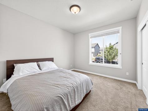 5132 Meteor Avenue NE Salem OR 97305