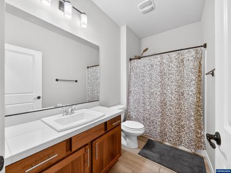 5132 Meteor Avenue NE Salem OR 97305