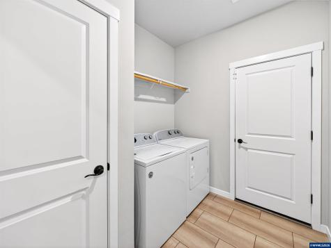 5132 Meteor Avenue NE Salem OR 97305