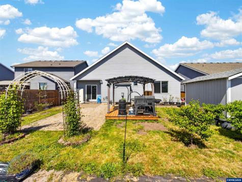 5132 Meteor Avenue NE Salem OR 97305