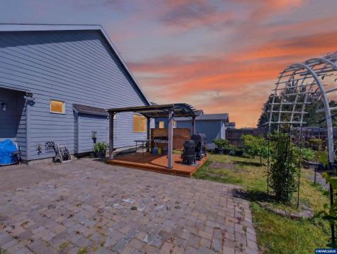 5132 Meteor Avenue NE Salem OR 97305