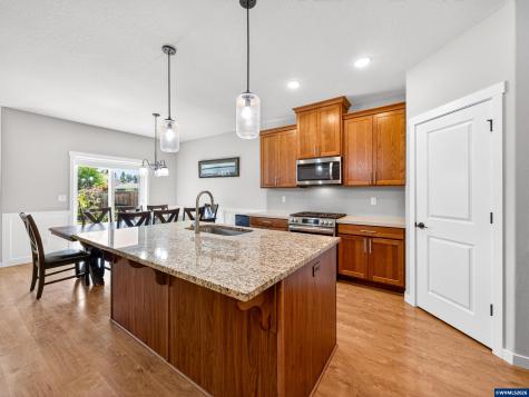 5132 Meteor Avenue NE Salem OR 97305