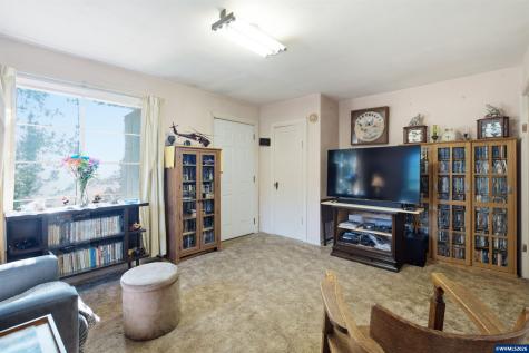 895 Elma Avenue SE Salem OR 97317