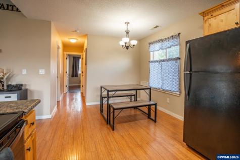 1944 37th Circle Sweet Home OR 97386