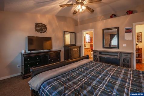 1944 37th Circle Sweet Home OR 97386