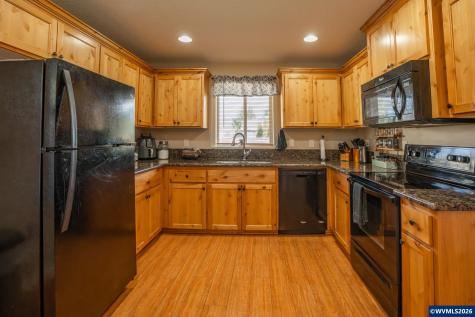 1944 37th Circle Sweet Home OR 97386