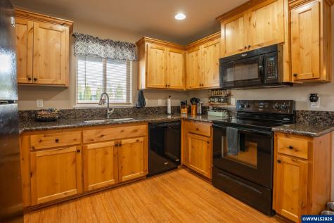 1944 37th Circle Sweet Home OR 97386
