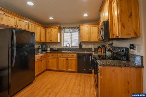 1944 37th Circle Sweet Home OR 97386