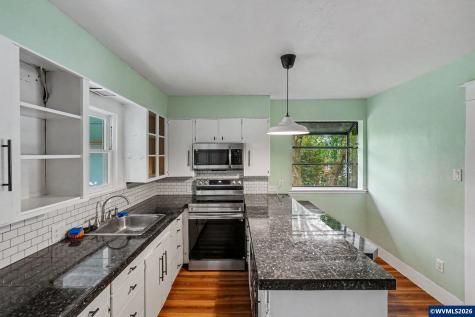 301 Orchard Street Silverton OR 97381