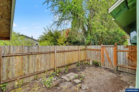 301 Orchard Street Silverton OR 97381