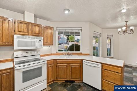 1481 Scotch Court SE Salem OR 97306