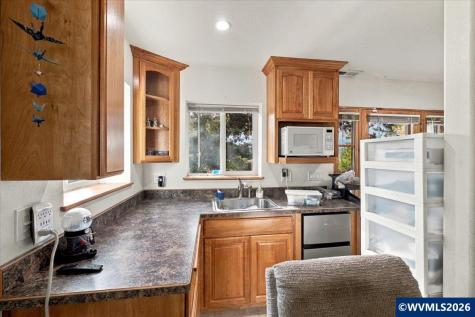 2941 NW Independence Highway Albany OR 97321
