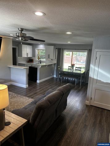 895 Vista Avenue SE Salem OR 97302