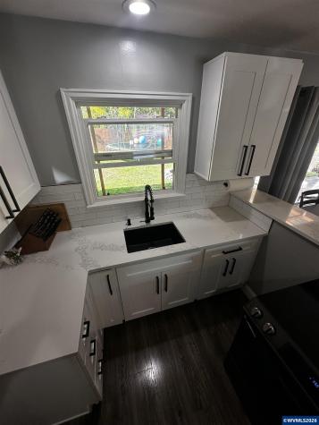 895 Vista Avenue SE Salem OR 97302