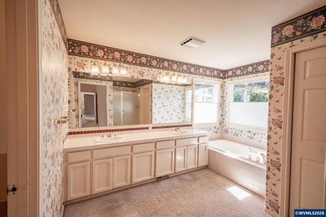 1920 Spicetree Lane SE Salem OR 97306