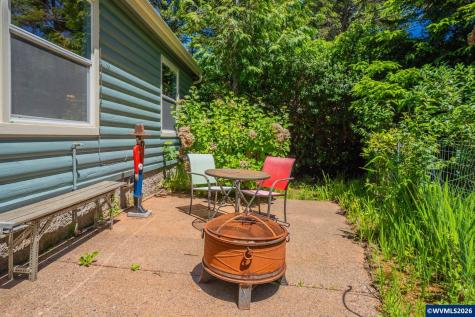 1232 SE 2nd Court Lincoln City OR 97367-9999
