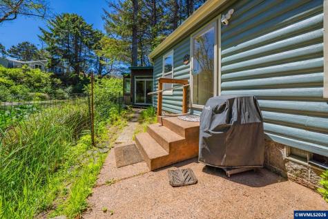 1232 SE 2nd Court Lincoln City OR 97367-9999