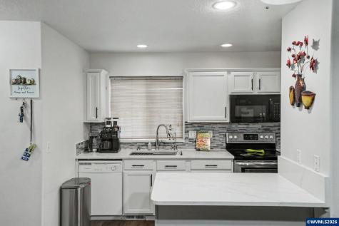 810 SE Locust Street Dundee OR 97115
