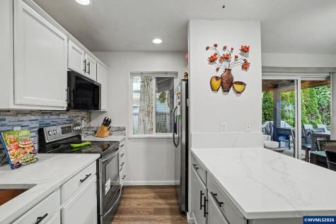 810 SE Locust Street Dundee OR 97115
