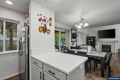 810 SE Locust Street Dundee OR 97115