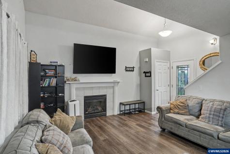 810 SE Locust Street Dundee OR 97115