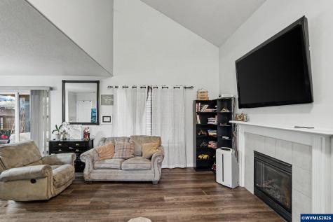 810 SE Locust Street Dundee OR 97115