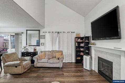 810 SE Locust Street Dundee OR 97115