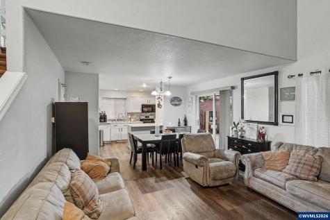 810 SE Locust Street Dundee OR 97115
