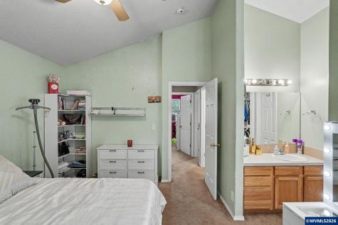 810 SE Locust Street Dundee OR 97115