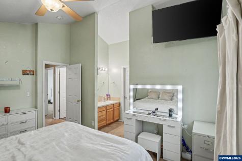 810 SE Locust Street Dundee OR 97115