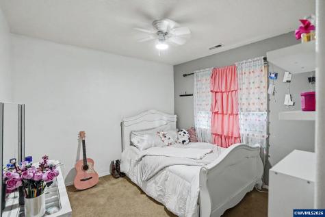 810 SE Locust Street Dundee OR 97115